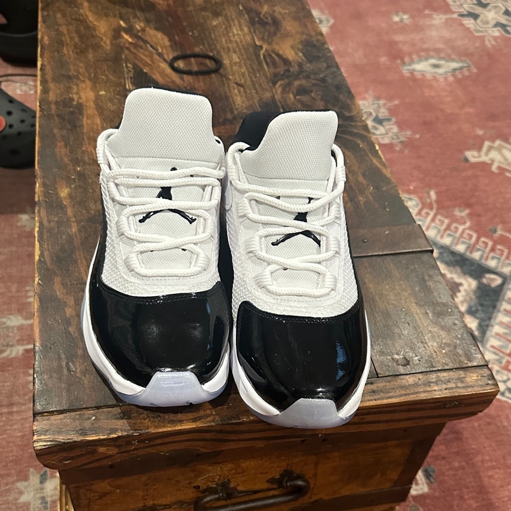 AIR JORDAN 11 CMFT LOW (GS)